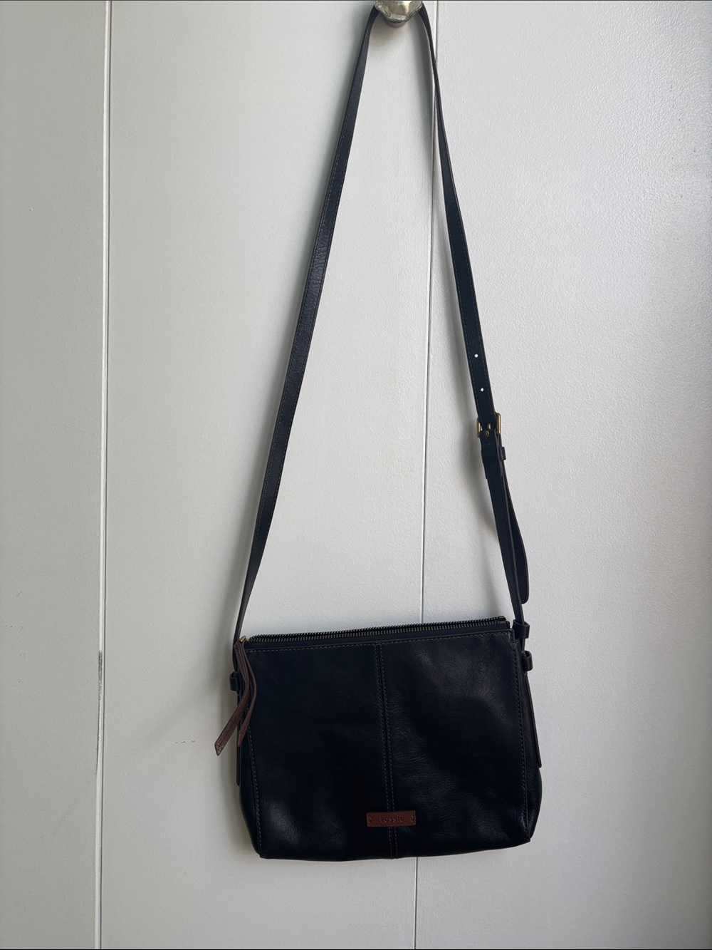 Fossil Black Leather Crossbody with Brown Logo Tab - Picture 2 of 10